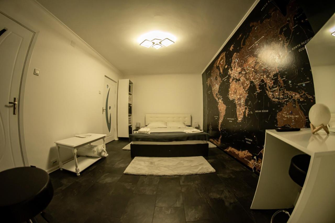 Studio Six Continents Petroşani Exteriör bild